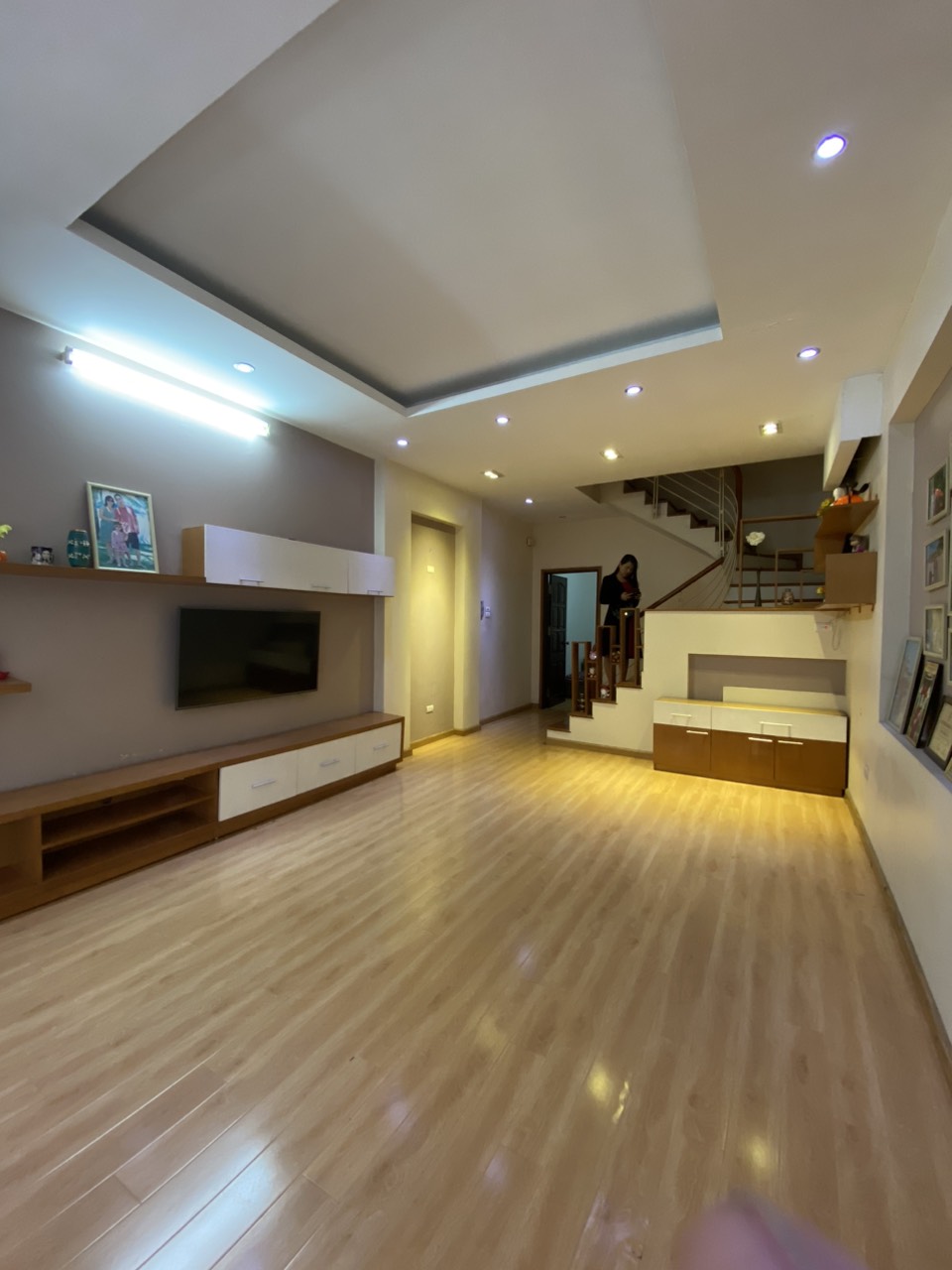 Nhà Phùng Chí Kiên, 55m2*5 tầng, nhà mới đẹp, ô tô đỗ cửa