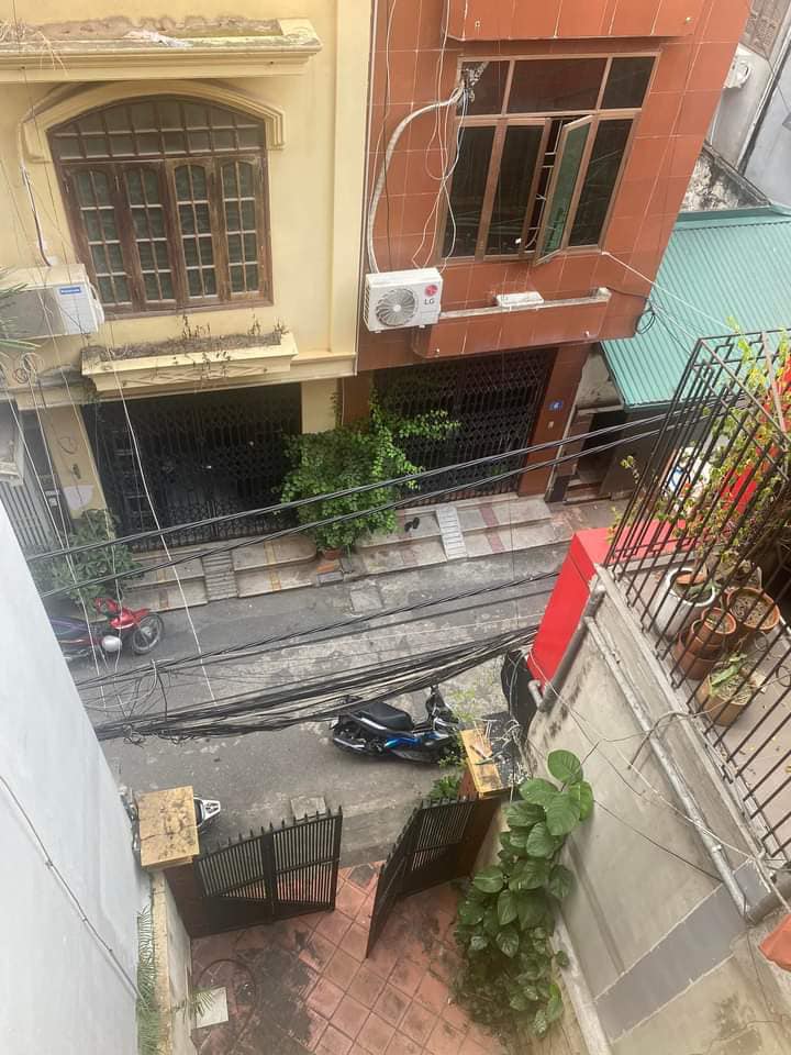 Hoàng Quốc Việt, 95m2x4 tầng, dân xây chắc chắn, ô tô vào nhà, nhỉnh 15 tỷ