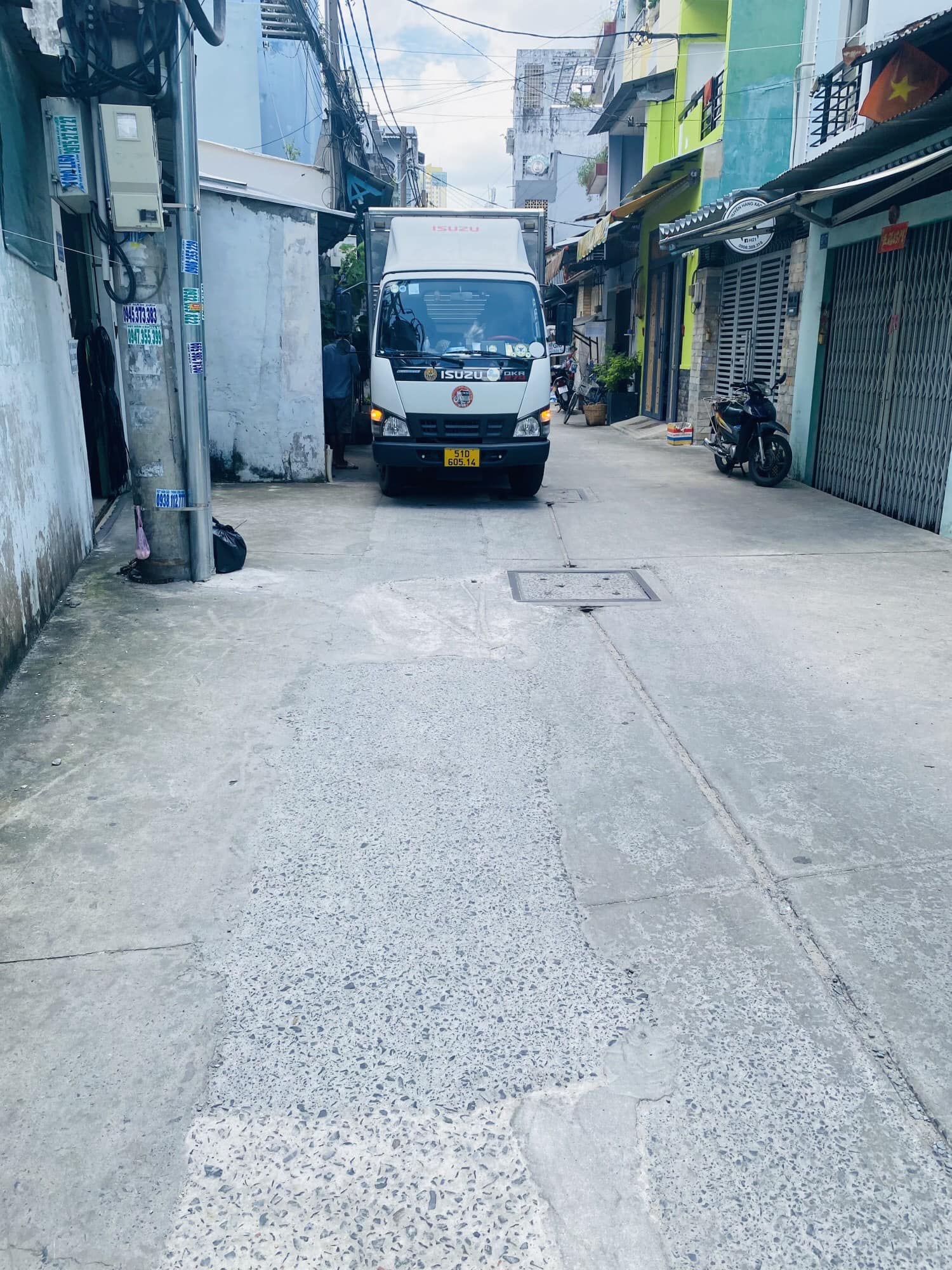 BÁN NHÀ HXH ĐƯỜNG NGUYỄN CHÍ THANH QUẬN 11 - CHỦ THỞ ÔXY GIẢM CHÀO 4 TỶ - GIÁ CỰC TỐT NHỈNH 100TR/M .