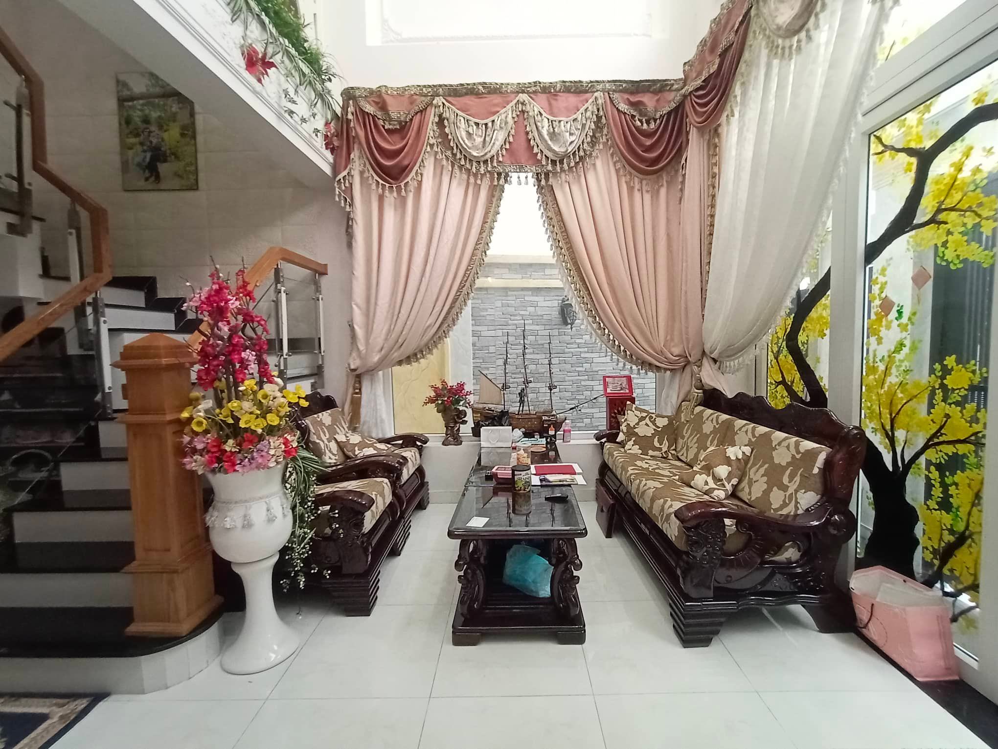 Nhỉnh 5 tỷ có nhà đẹp 4 tầng thiết kế theo phong cách châu âu - nội thất xịn - tp.thủ đức