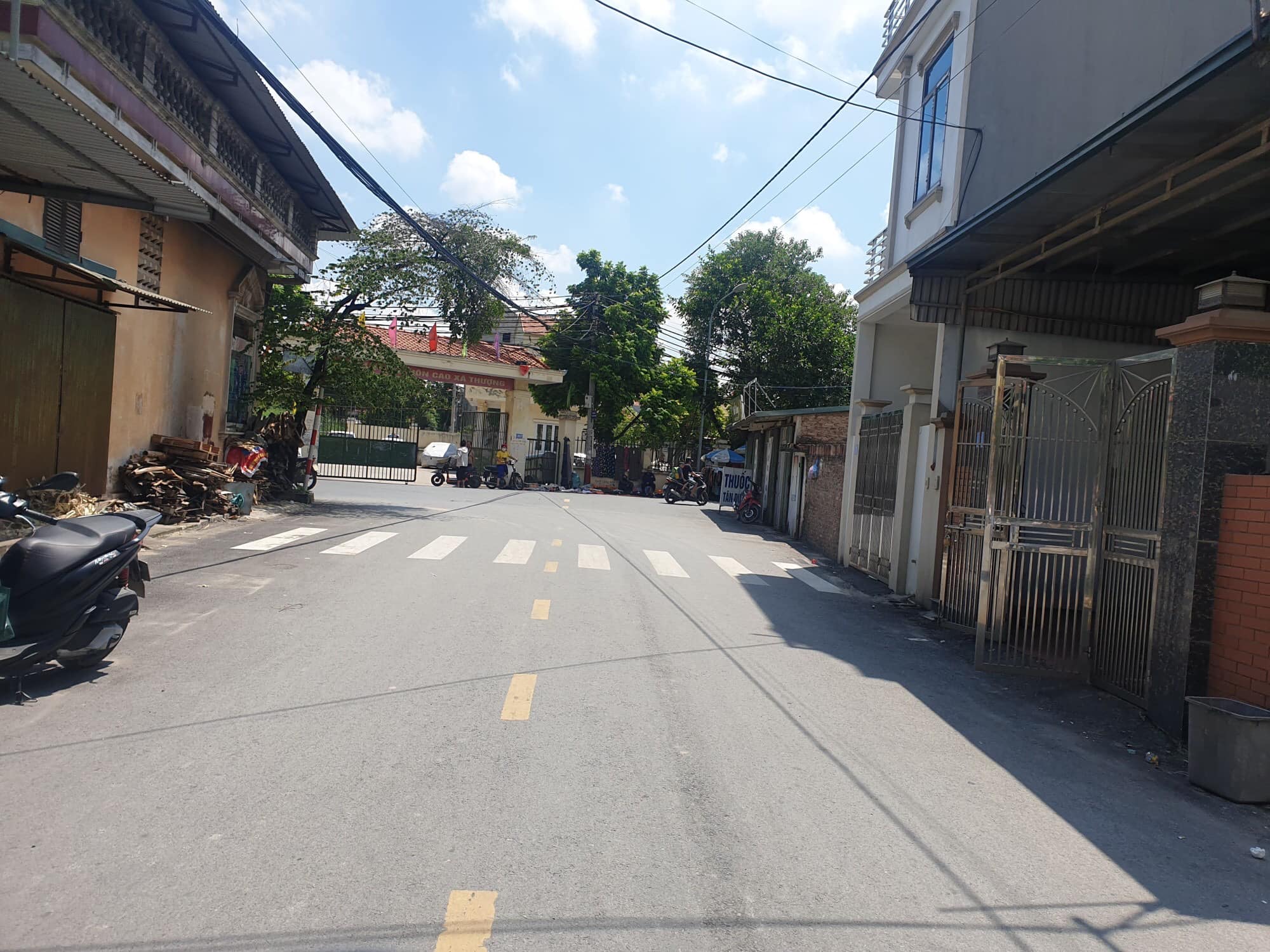 Bán Đất tặng nhà La Tinh, Đông La , Hoài Đức 100m Ô tô vào nhà chỉ 5 tỷ