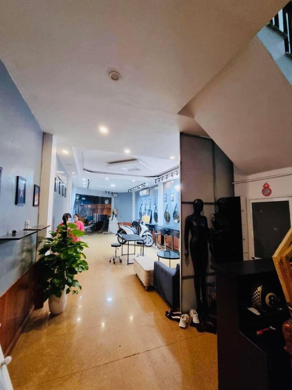 Bán nhà mặt phố gần cầu vượt Mễ Trì, 12.6 tỷ, 50m2