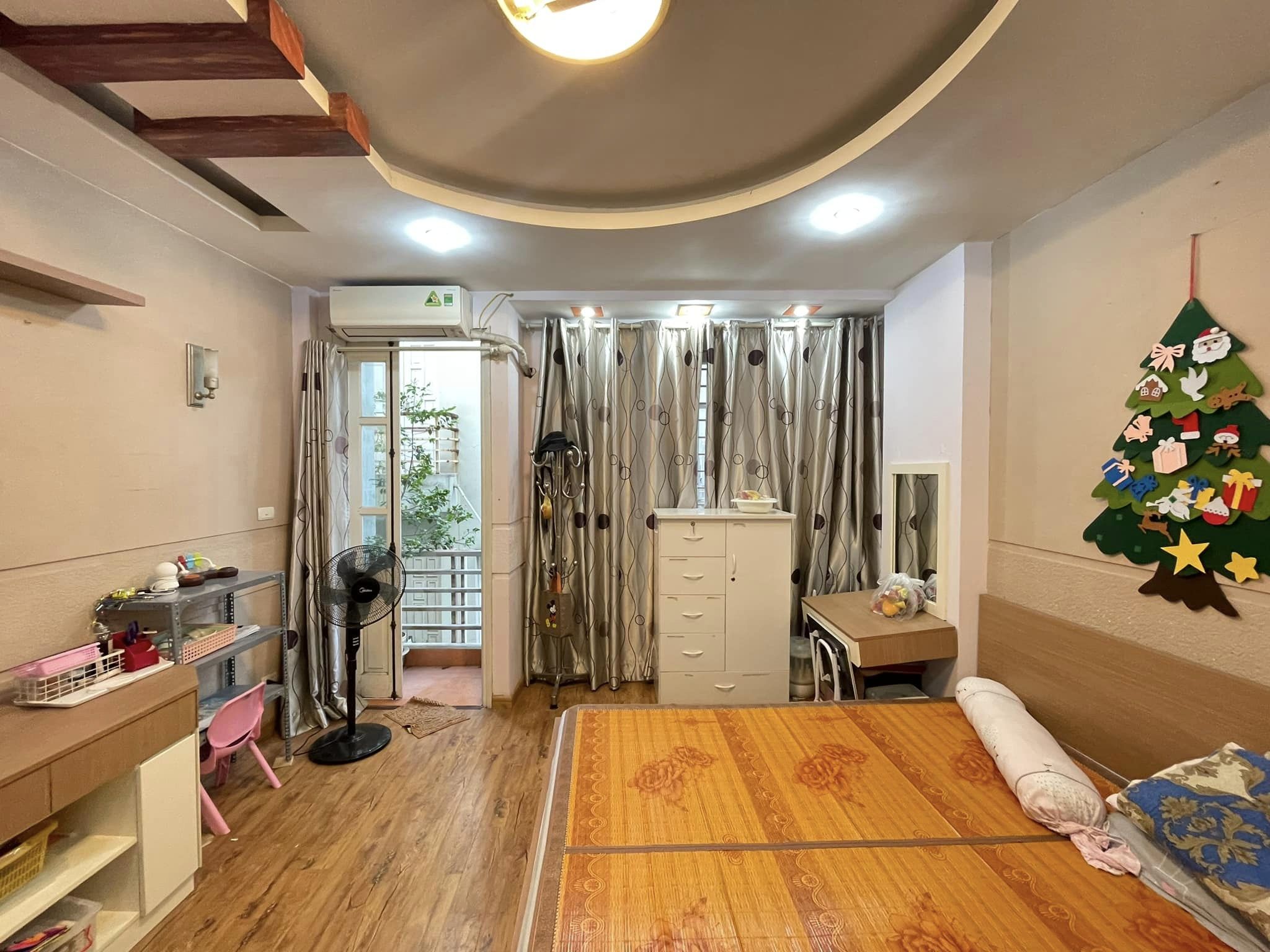 BÁN NHÀ VĂN HƯƠNG - ĐỐNG ĐA. 2 TẦNG CŨ. DT 65M2. MT 4,4M. GIÁ 3,9 TỶ