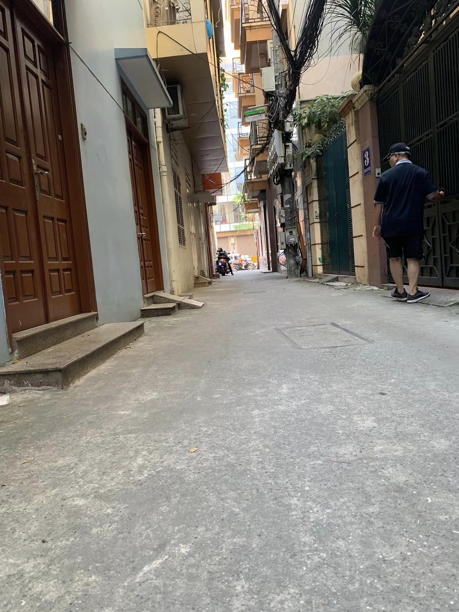 Nhà ngay phố Tây Sơn ngõ to rộng, ô tô vào tận nhà