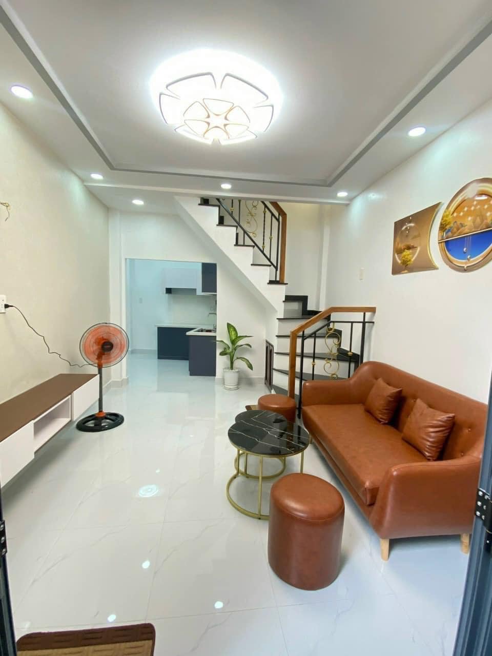 BÁN NHÀ ĐƯỜNG TÂN HÓA GIAO HỒNG BÀNG QUẬN 11. Ngay Cầu Vượt Cây Gõ - Nhà Đẹp Vào Ở Ngay .+ Nhà gần sát mặt tiền