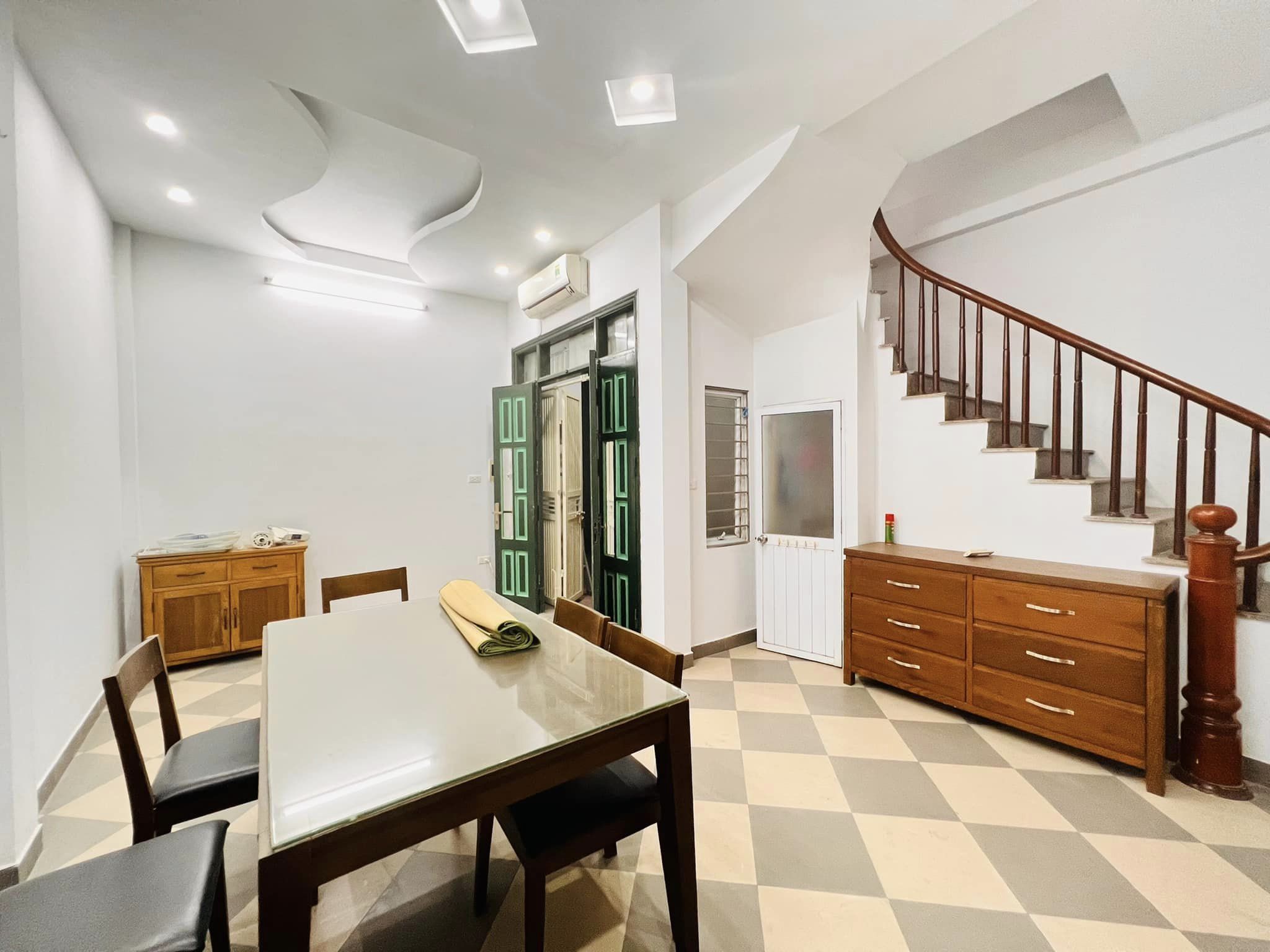 BÁN GẤP HAI BÀ TRƯNG, NGÕ THÔNG, Ô TÔ, 46M x 5T NHỈNH 4 TỶ