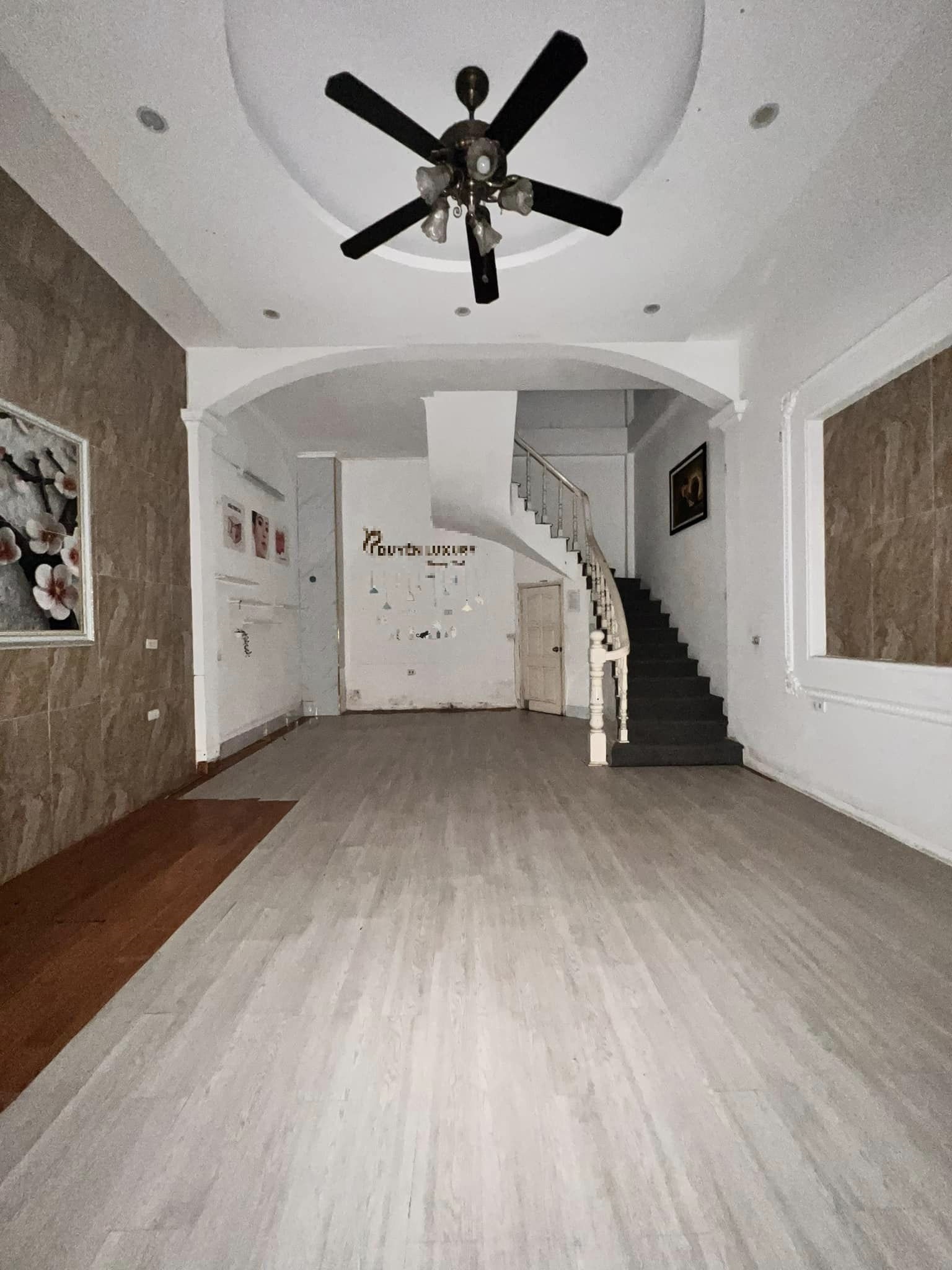 XEM NGAY! NHÀ ĐẸP Ở TRUNG KÍNH CẦU GIẤY PHÂN LÔ, Ô TÔ 40M2, GIÁ 9,6 TỶ