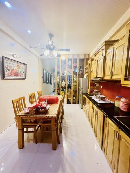 BÁN NHÀ ĐƯỜNG VŨ ĐỨC THẬN 98M2 - 5 TẦNG - MẶT TIỀN 5M - GIÁ 11.9 TỶ