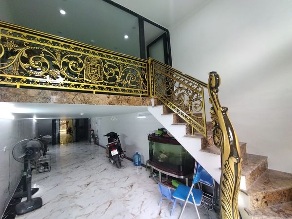 BÁN NHÀ NGÕ 137 VIỆT HƯNG LONG BIÊN 96M2 - 7 TẦNG - MẶT TIỀN 5.6M - GIÁ 18.9 TỶ