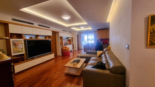 BÁN NHÀ NGÕ 255 BỒ ĐỀ LONG BIÊN 35M2 - 5 TẦNG MỚI XÂY - MẶT TIỀN 4.3M - GIÁ 4 TỶ NỘI THẤT NHẬP NGOẠI .Ô TÔ ĐỖ CỔNG