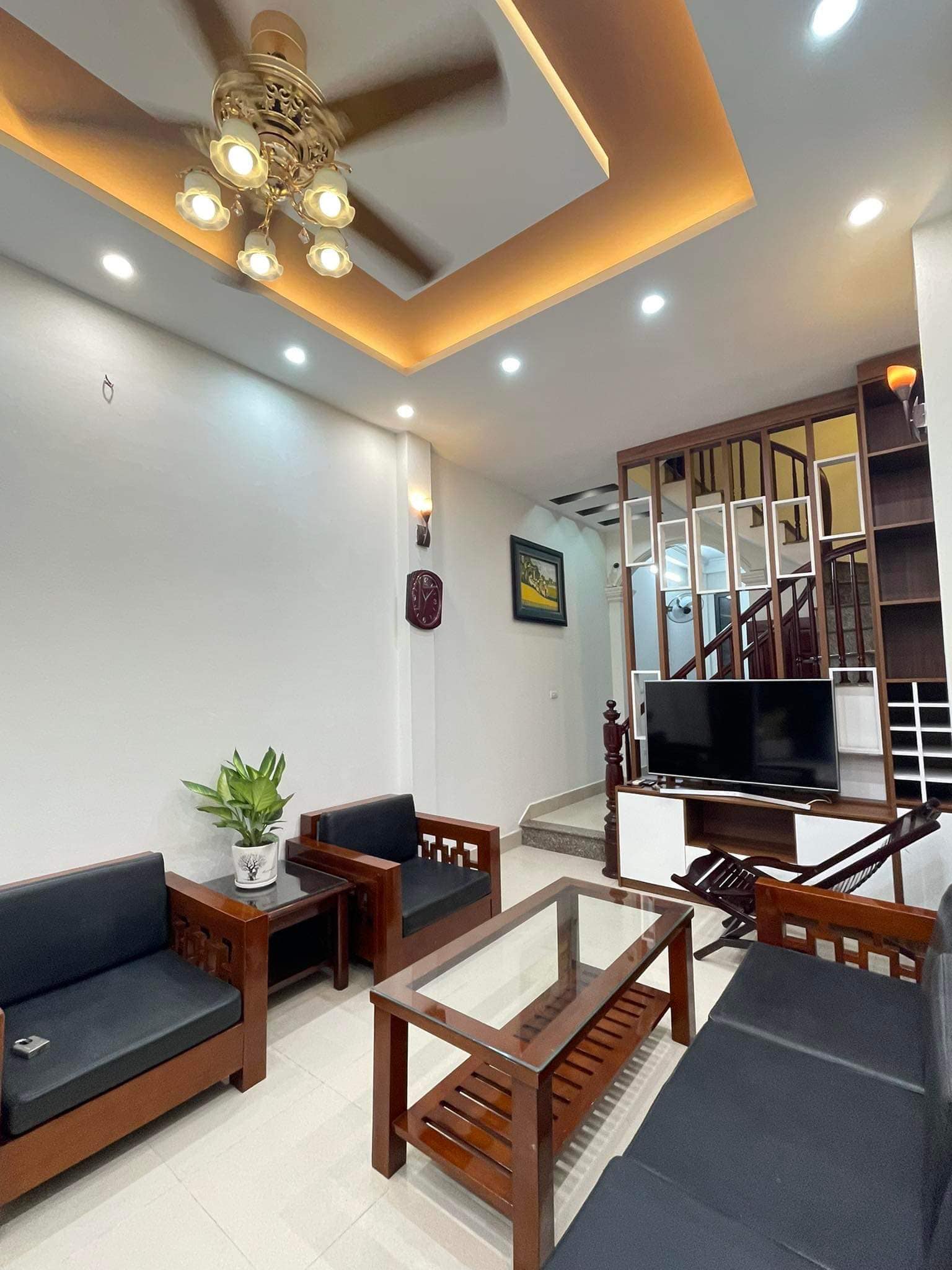 BÁN NHÀ LĨNH NAM-SÁT MẶT PHỐ-MỚI XÂY-ĐẸP LONG LANH-39M2-4PN-CHỈ 4.9 TỶ.