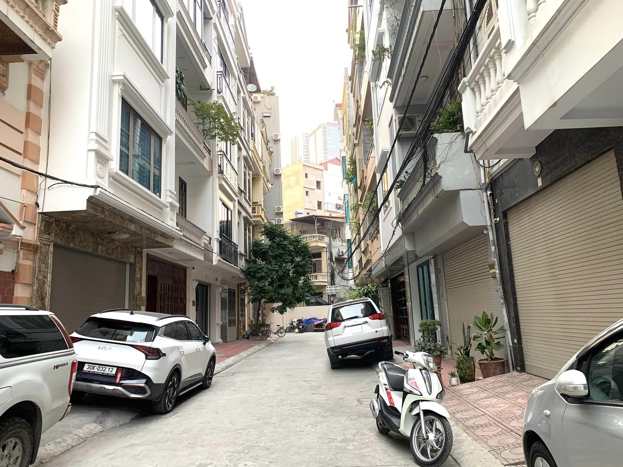 Bán nhà phân lô ngõ 165 Cầu Giấy 57m2x5Tầng,lô góc, vỉa hè, kinh doanh, Ôtô tránh, giá 15 tỷ.