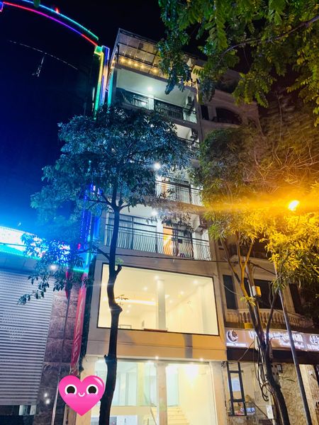 Siêu Phẩm Cầu Giấy 7 tầng thang máy 10 oto đỗ cửa Lung lính sang trọng đẳng cấp