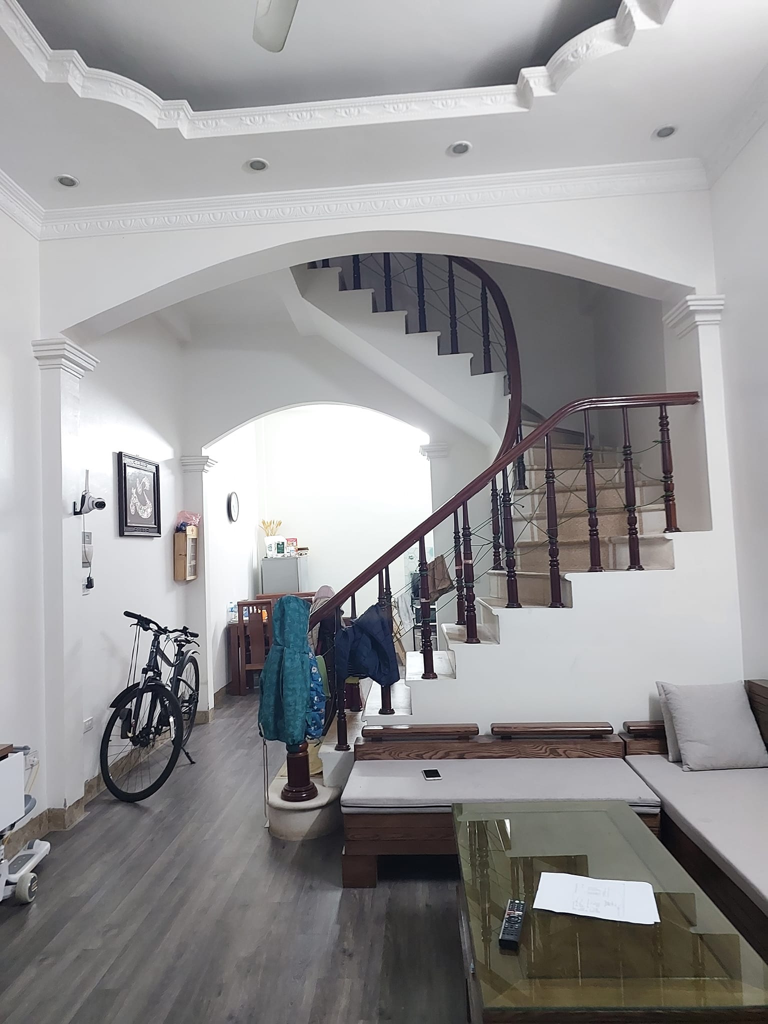 BÁN CĂN NHÀ 4 TẦNG DÂN XÂY ĐƯỜNG NGUYỄN ĐÌNH HOÀN, CẦU GIẤY, DT 40M2, GIÁ 5,2 TỶ