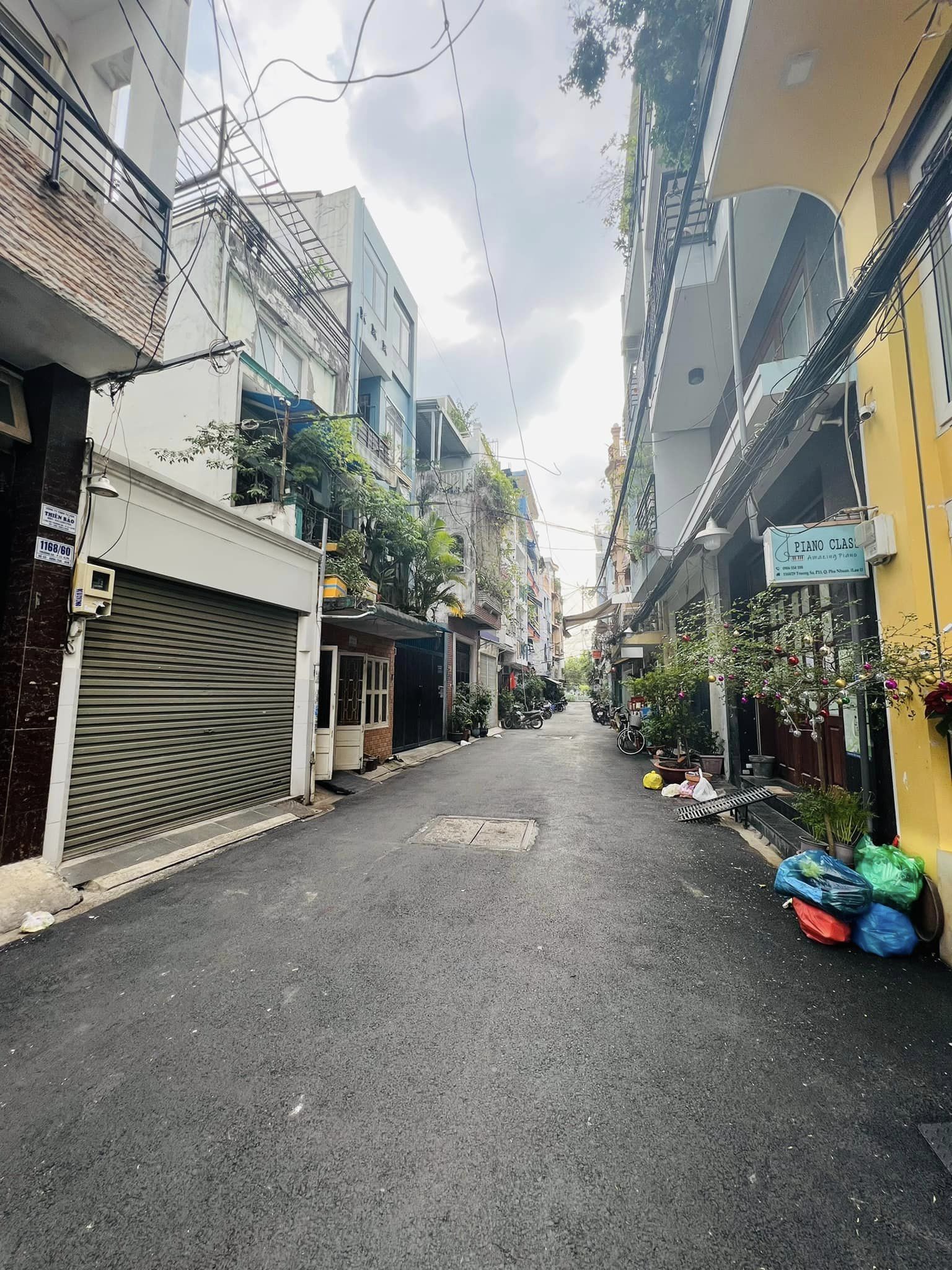 HXH 5 TẦNG 4,5X15M , QUẬN PHÚ NHUẬN GIÁP QUẬN 3 , NHÀ XÂY KIÊN CỐ MỚI ĐẸP , TẶNG FULL NỘI THẤT , CHỈ 13,X TỶ TL