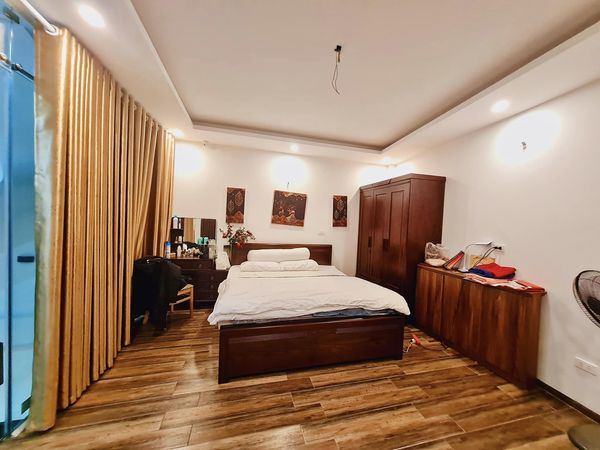 BÁN NHÀ ĐƯỜNG NGỌC TRÌ 42M, 5 TẦNG, MẶT TIỀN 3.81M, GIÁ CHỈ 5.10 TỶ NHÀ ĐẸP OTO ĐỖ CỔNG CÁCH 2 NHÀ RA MẶT PHỐ NGỌC TRÌ