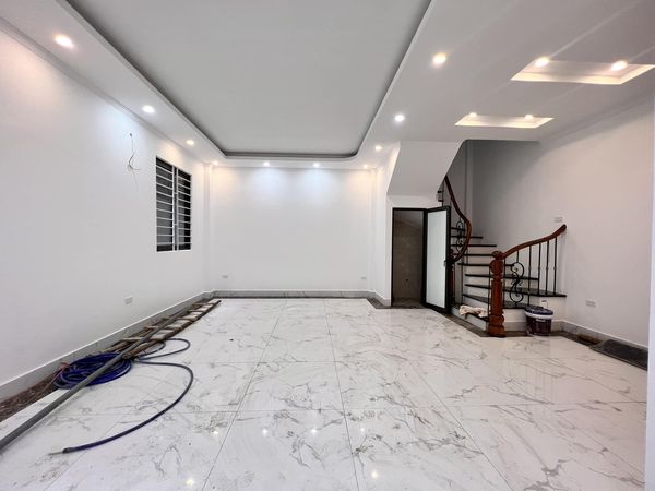 BÁN NHÀ ĐƯỜNG NGUYỄN CAO LUYỆN 45M2 - 5 TẦNG - MẶT TIỀN 6.2M - GIÁ CHỈ 4 TỶ