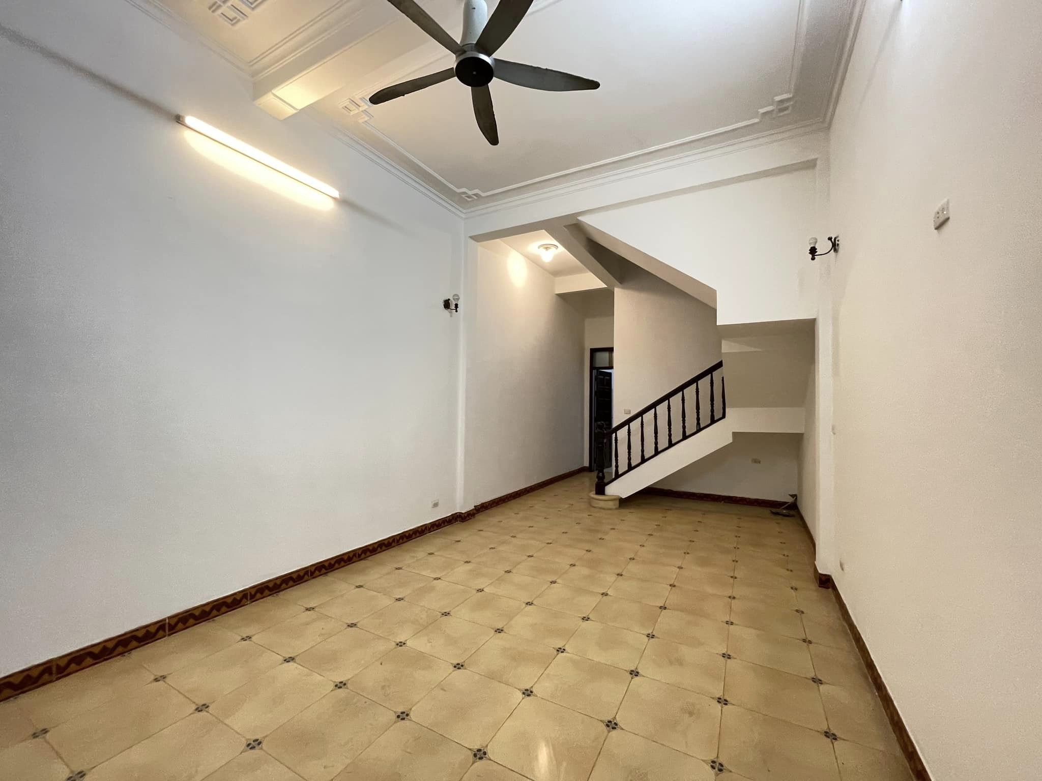 BÁN NHÀ 110M2 x 4 TẦNG GIẢI PHÓNG, PHÂN LÔ, Ô TÔ TRÁNH, GẦN PHỐ, KINH DOANH.