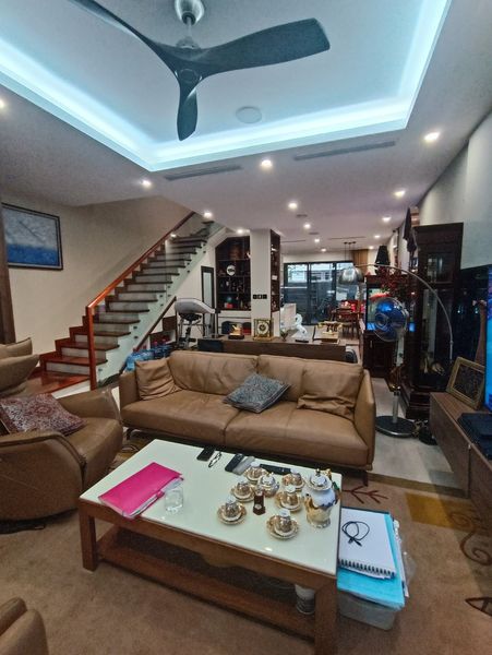 BÁN NHÀ NGÕ 674 NGUYỄN VĂN CỪ LONG BIÊN 135M2, MẶT TIỀN RỘNG 7.6M, GIÁ CHỈ 15.8 TỶ , 4 TẦNG