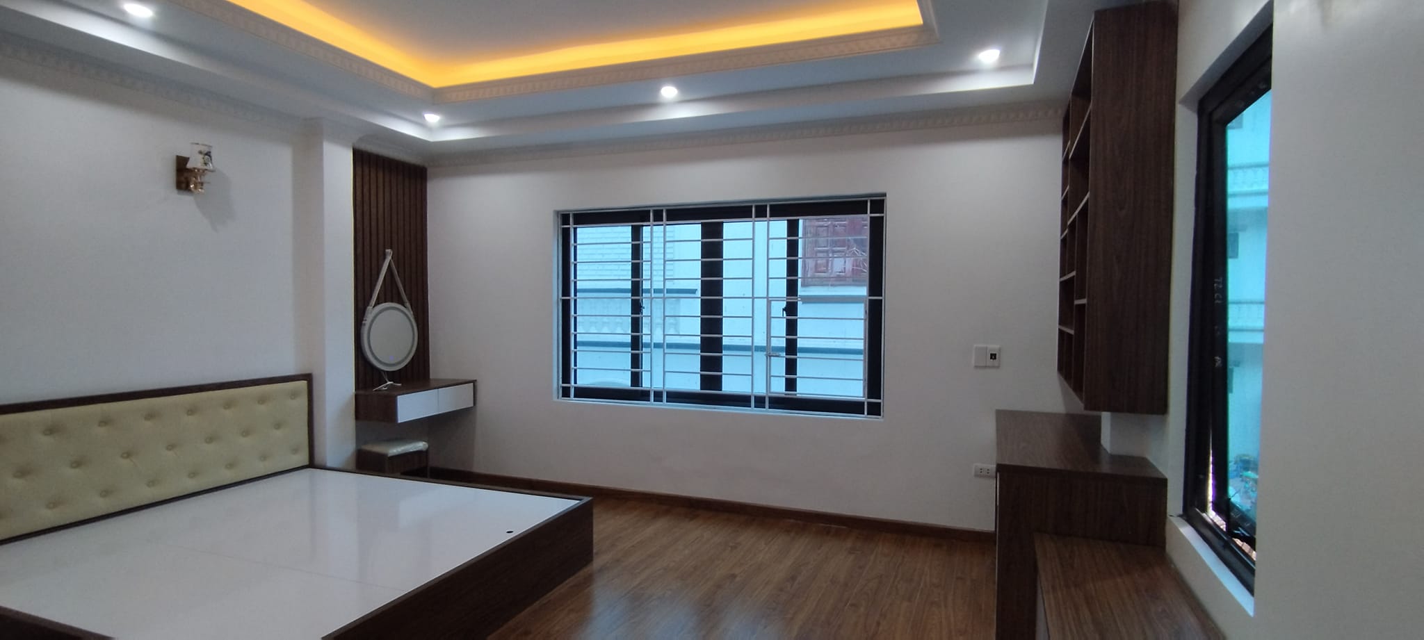 BÁN NHÀ XUÂN LA 5.75 TỶ 33M2 5T MT 3.5M – GẦN PHỐ - OTO CẠNH NHÀ – NGÕ THÔNG – KINH DOANH