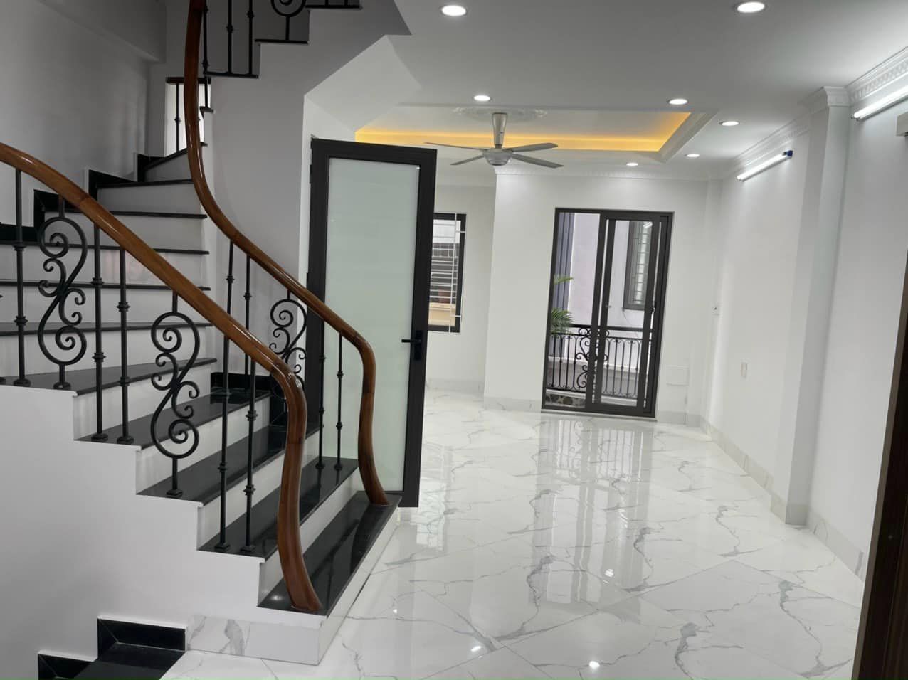 NHÀ TAM TRINH-MAI ĐỘNG- MẶT NGÕ THÔNG LĨNH NAM-45M2-5T-GIÁ CHỈ 4.5 tỷ