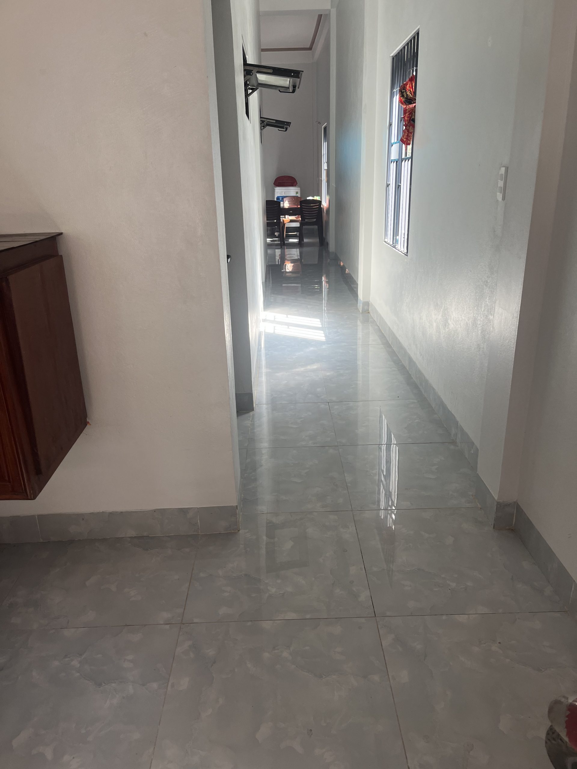 Bán nhà ở trong khu dân cư đông đúc gần trường học gần bệnh viện giao thông thuận lợi