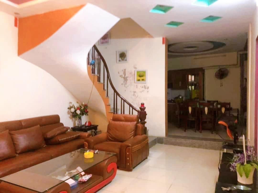 Bán nhà Văn Chương, sát hồ, nở hậu, 63m2, 4 tầng, 3 ngủ, 4,55 tỷ