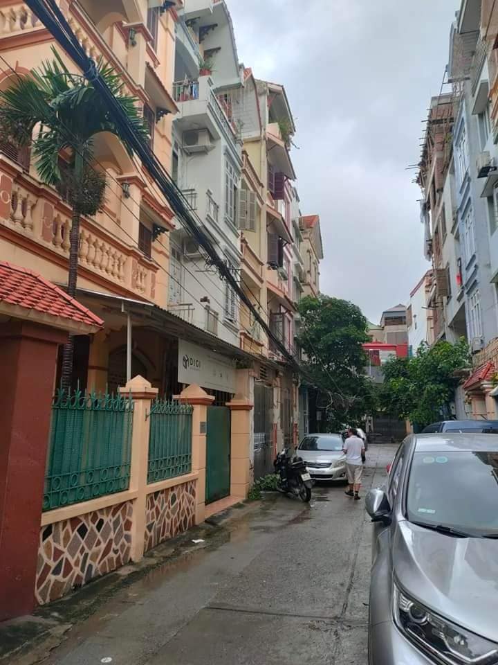 Bán gấp nhà Nguyễn Khánh Toàn, cầu Giấy, nhà phân lô, ô tô tránh, dt 55m, 5 tầng, giá 7.9 tỷ.