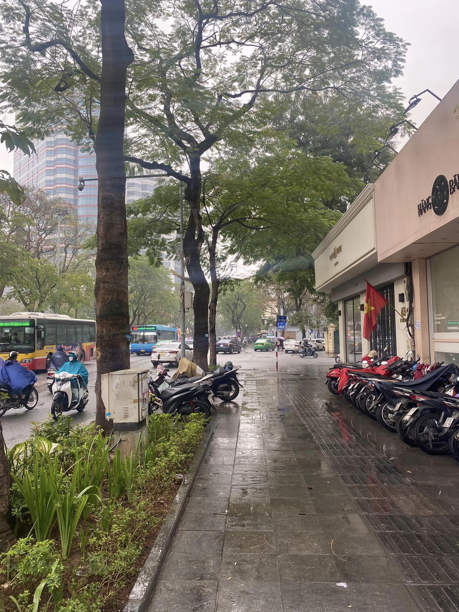 MẶT PHỐ HOÀN KIẾM- GIAO THÔNG THUẬN TIỆN - KINH DOANH SẦM UẤT