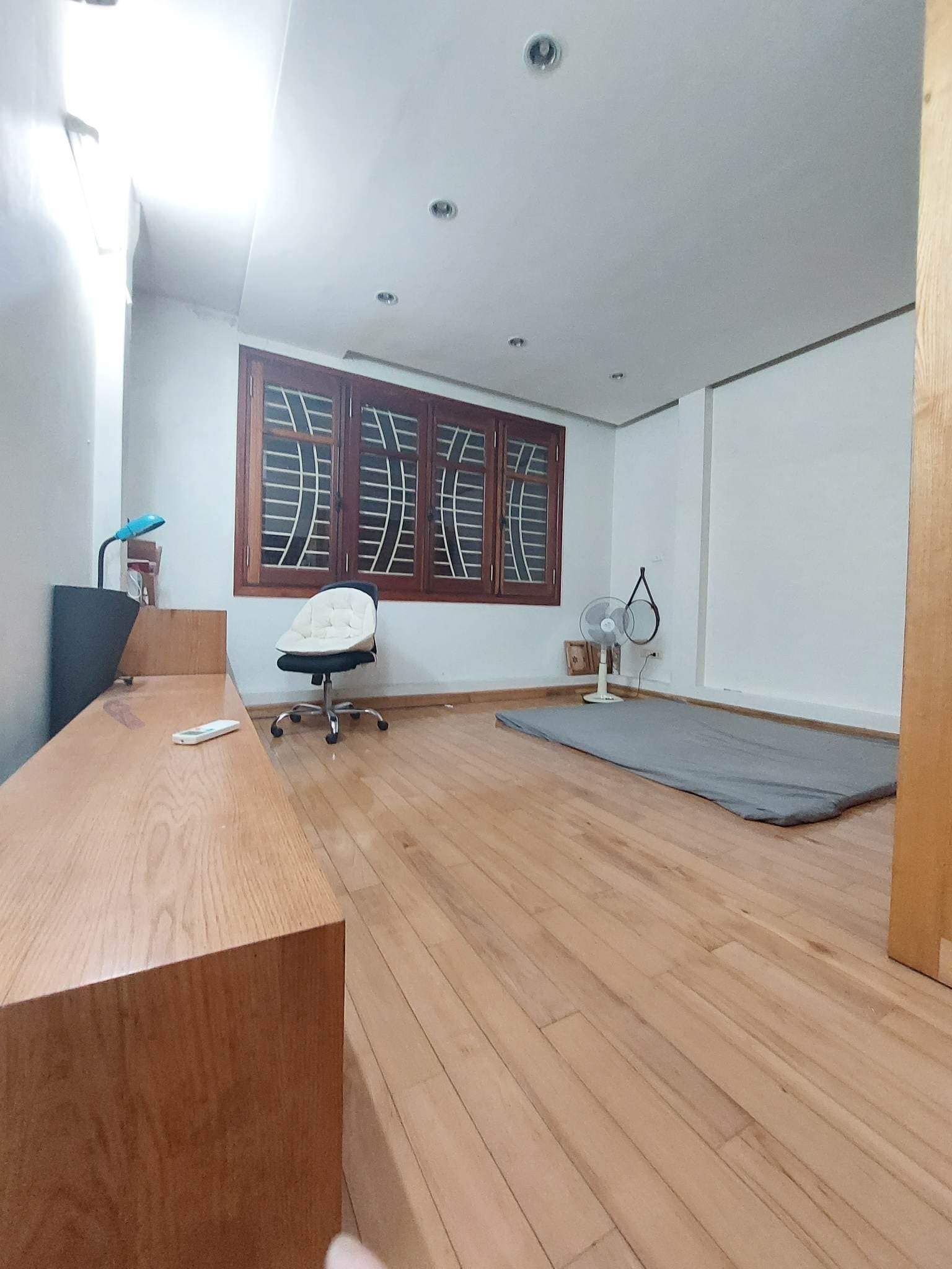 BÁN NHÀ NGÕ 23 GIANG VĂN MINH – BA ĐÌNH DIỆN TÍCH 33M2, MT 4,3M GIÁ CHỈ 3,5 TỶ TẶNG FULL NỘI THẤT.