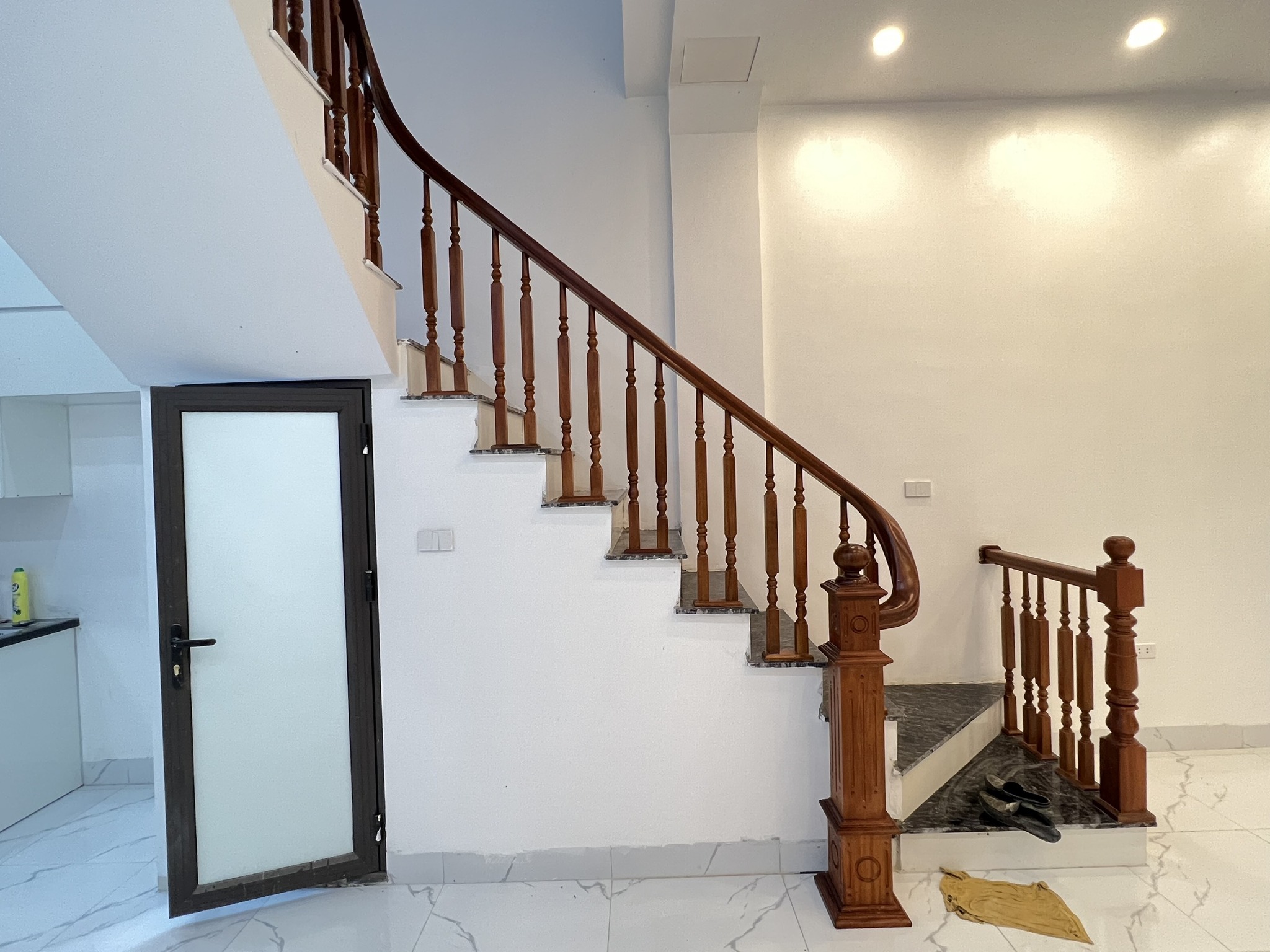 Bán nhà Trần Quốc Hoàn 48m2 x 4 tầng, 2 mặt ngõ ô tô tránh, kinh doanh, gần phố, 10.8 tỷ