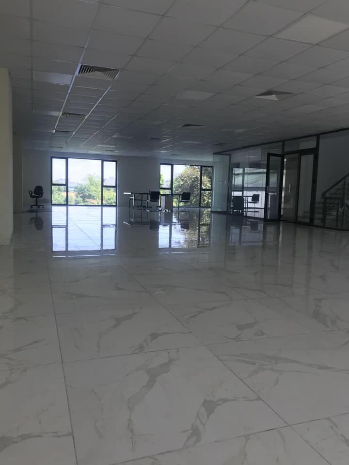 Cần cho thuê mặt bằng tại Việt Hưng rộng 250m2/sàn