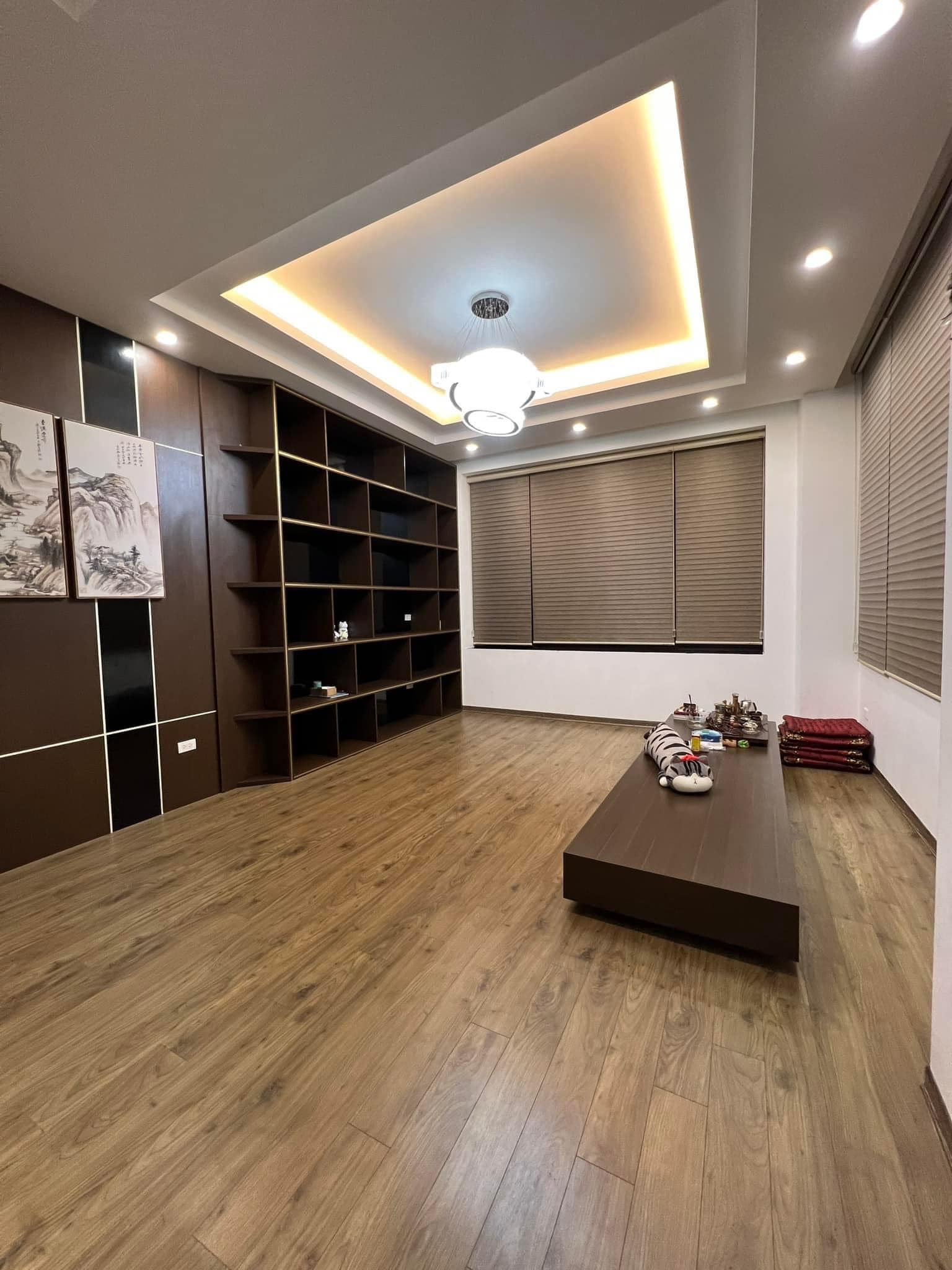 BÁN NHÀ LẠC LONG QUÂN 19.45 TỶ 65M2 x Mặt tiền 6m – LÔ GÓC – OTO ĐỖ CỬA – GARA – 3 THOÁNG- DÒNG TIỀN - GẦN PHỐ