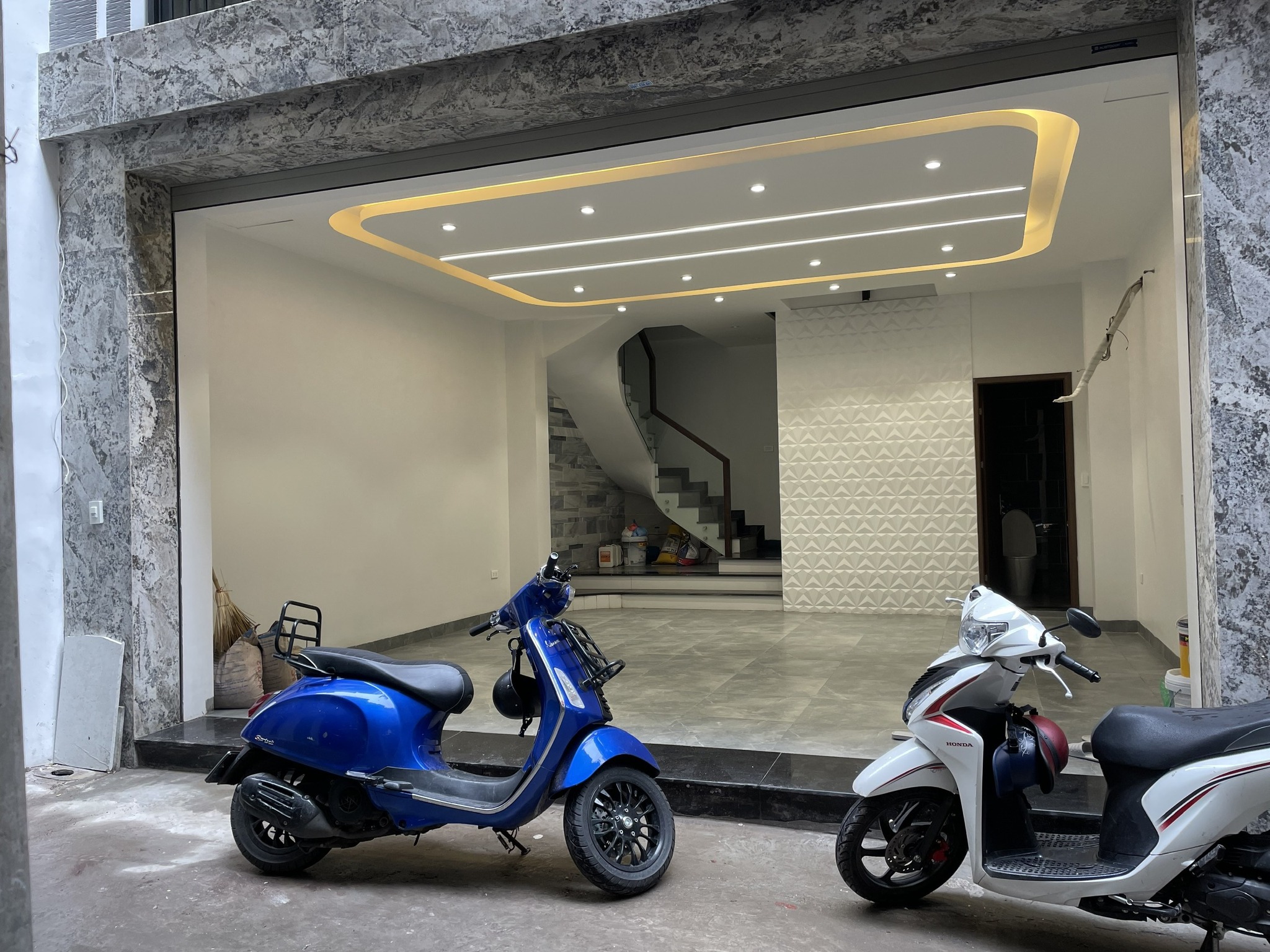 Bán Nhà Vừa Xây Xong Về Ở Ngay Phố Thái Hà Dt 48m2 7 tầng Mt 6m Giá 13.8 tỷ Đống Đa