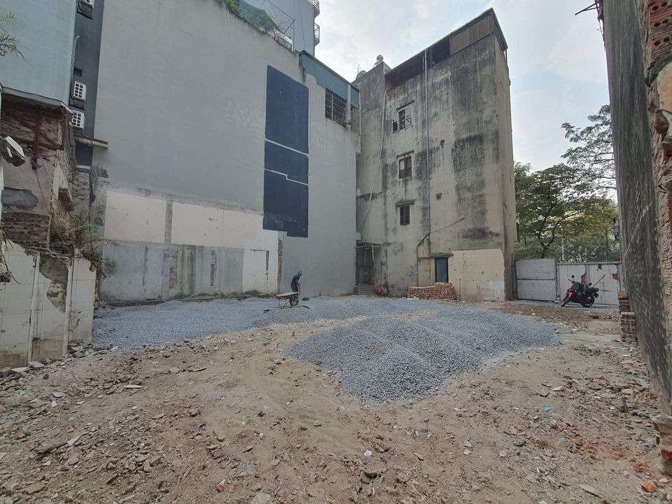 BÁN MẢNH ĐẤT MĂT PHỐ NGUYỄN KHÁNH TOÀN CẦU GIẤY ,XÂY TOÀ NHÀ VP HOẶC KHÁCH SẠN OK .