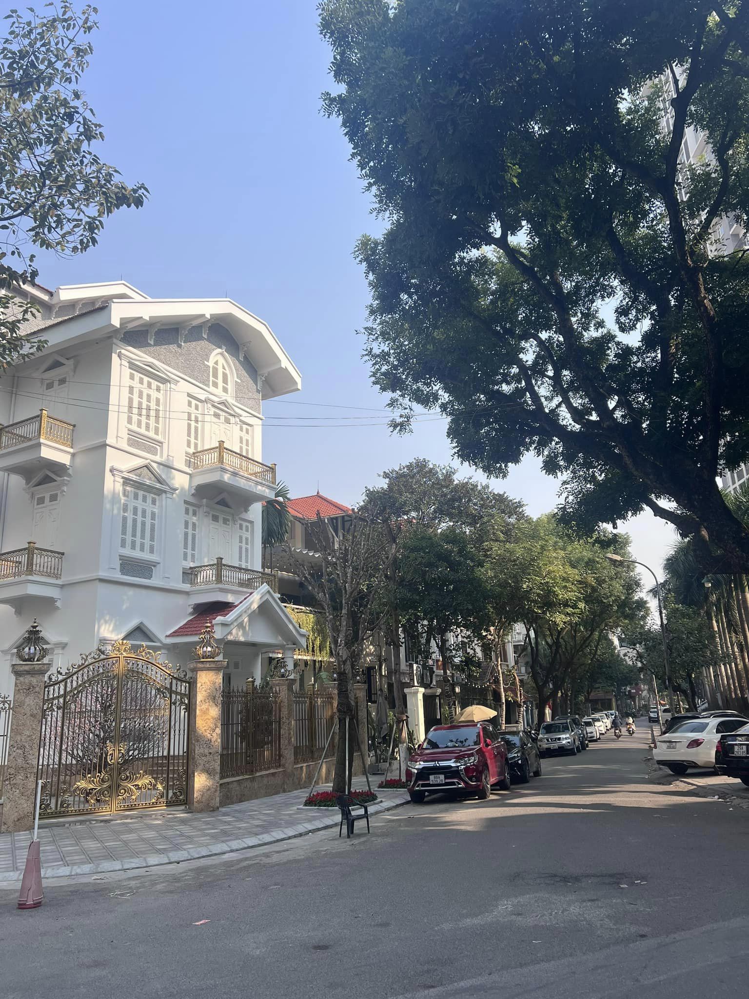 Siêu phẩm biệt thự mặt phố Trung kính, lô góc, vị trí đắc địa, mặt tiền khủng, kinh doanh đỉnh.