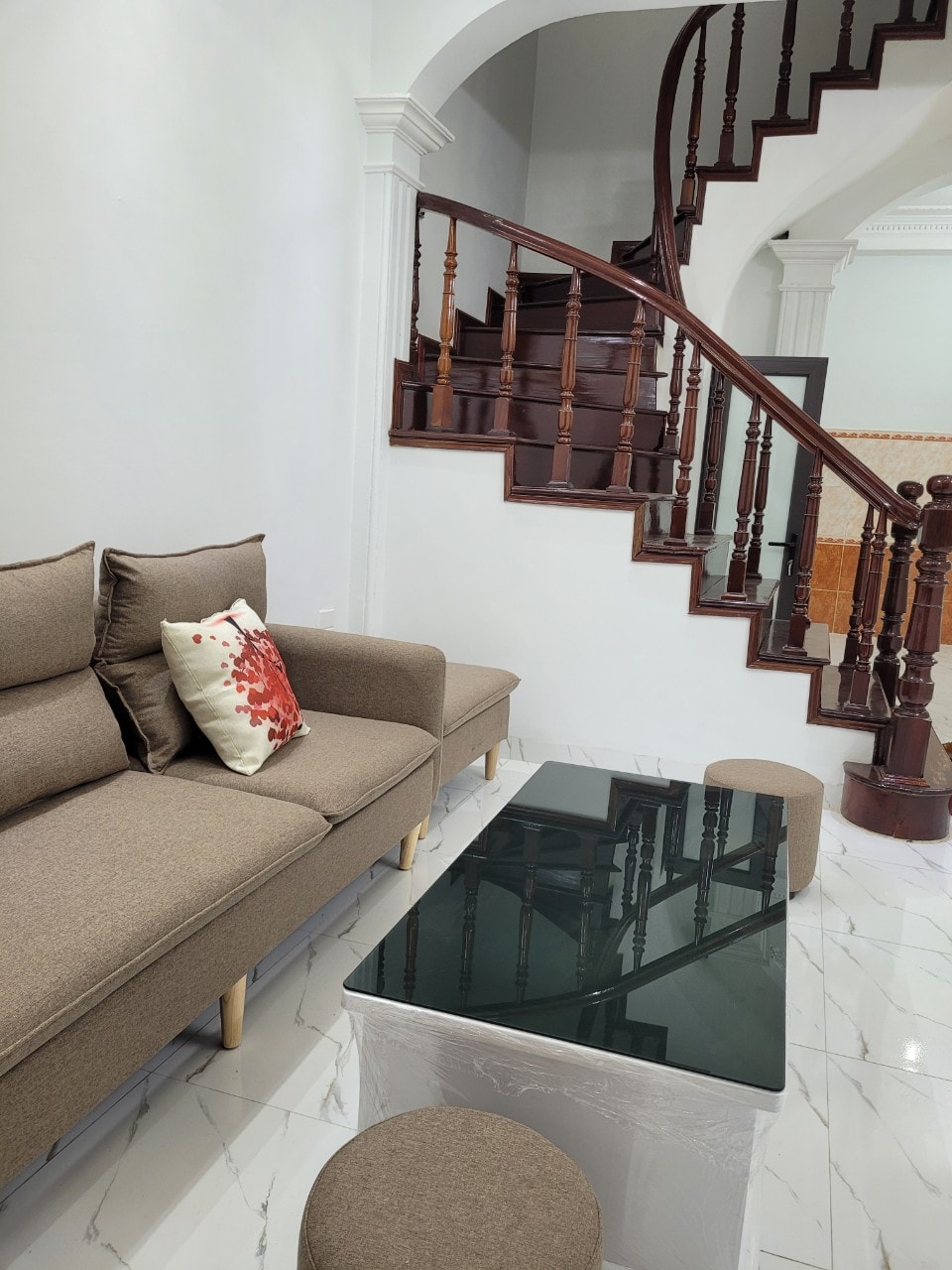 BÁN NHÀ 5 TẦNG HOÀNG MAI, MẶT NGÕ THÔNG, Ô TÔ ĐỖ CỬA, KINH DOANH.