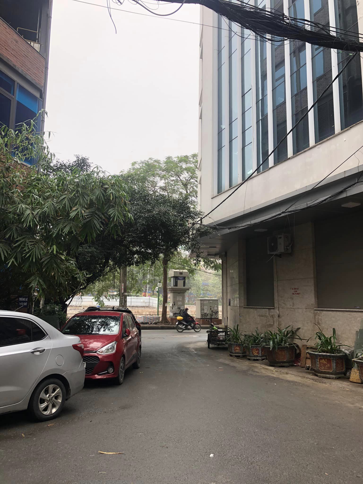 Bán nhà mặt phố Nguyễn Khang, Cầu Giấy. DT 50m2*7T. Ôtô tránh, vào nhà, kinh doanh. Giá 13,9tỷ