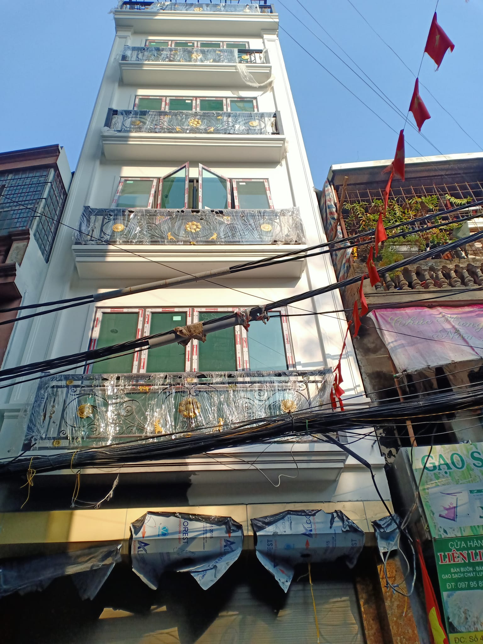 Bán nhà Mặt phố Hai Bà Trưng, 12 tỷ Kinh doanh vỉa hè rộng. đường xe buyt chạy qua , mặt tiền 4m ,Lô góc