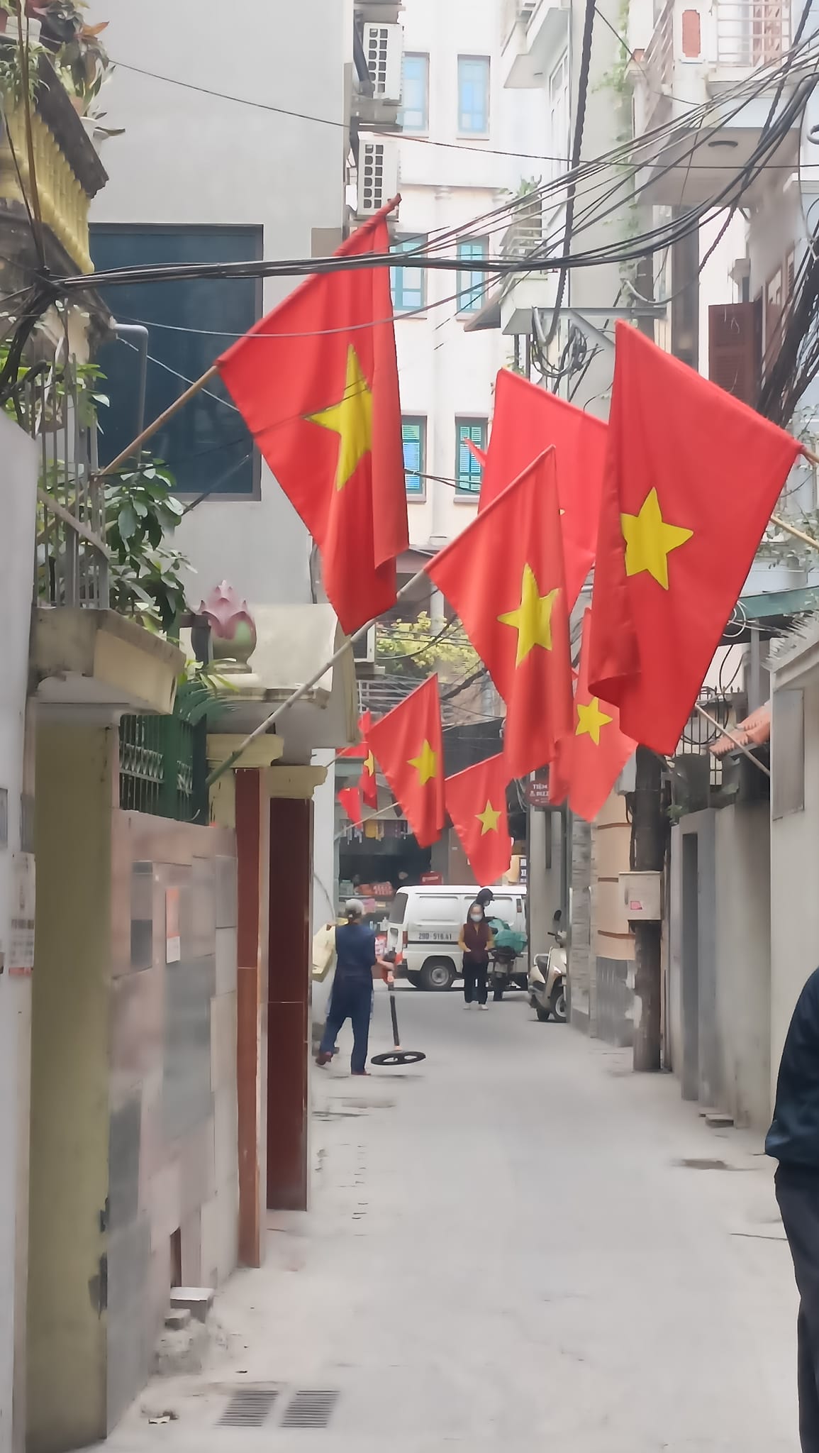 BÁN NHÀ MỚI, NGÕ THỊNH QUANG, ĐỐNG ĐA, LÔ GÓC, 40M, 5 TẦNG, MT 4,2M, 5,5 TỶ, DÂN TRÍ CAO, YÊN TĨNH Ở SƯỚNG.