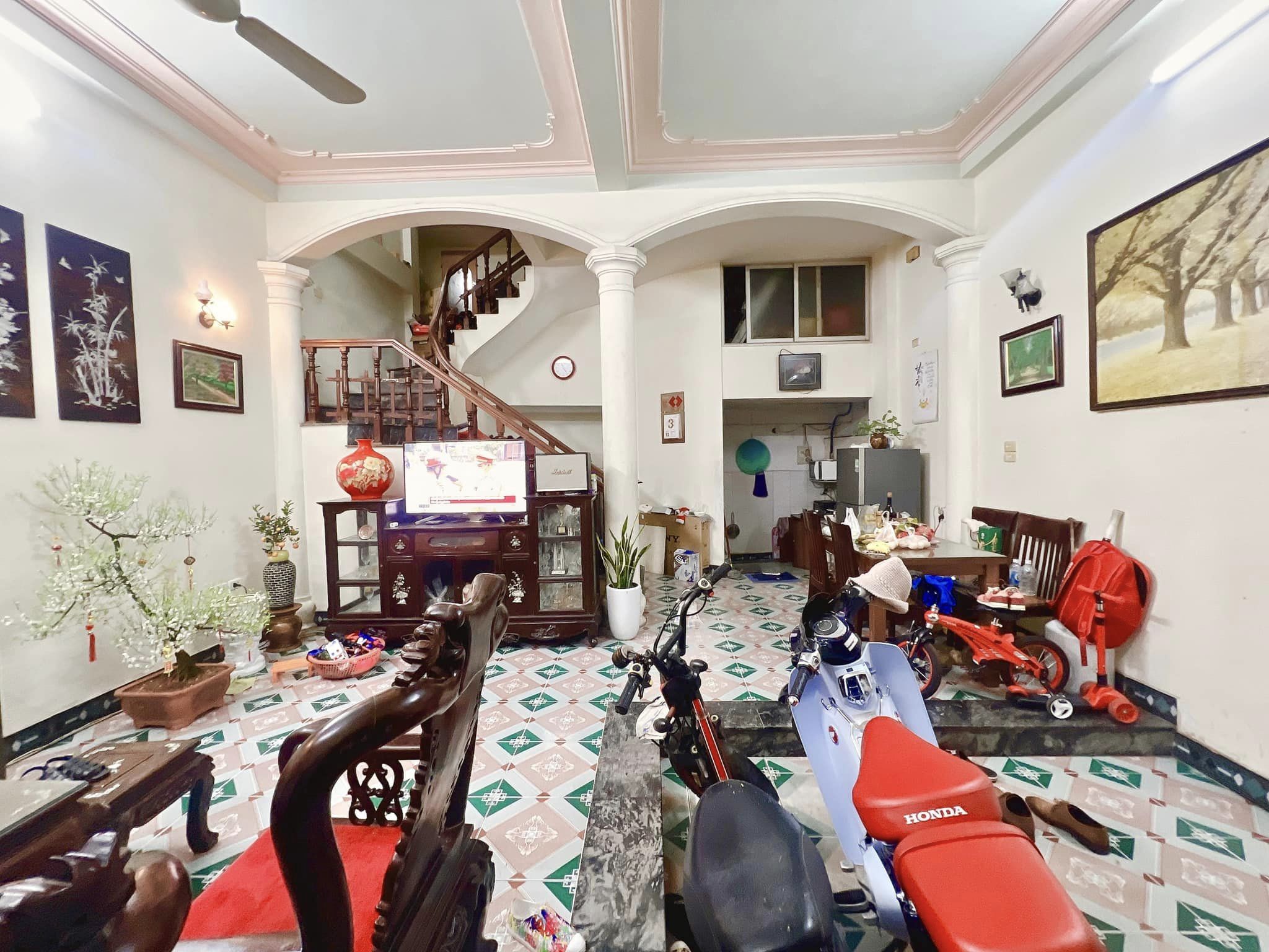 BÁN ĐẤT TẶNG NHÀ 4 TẦNG Ở 127 HÀO NAM - ĐỐNG ĐA 72M2 x MT 5,9M x GIÁ 5,85 TỶ