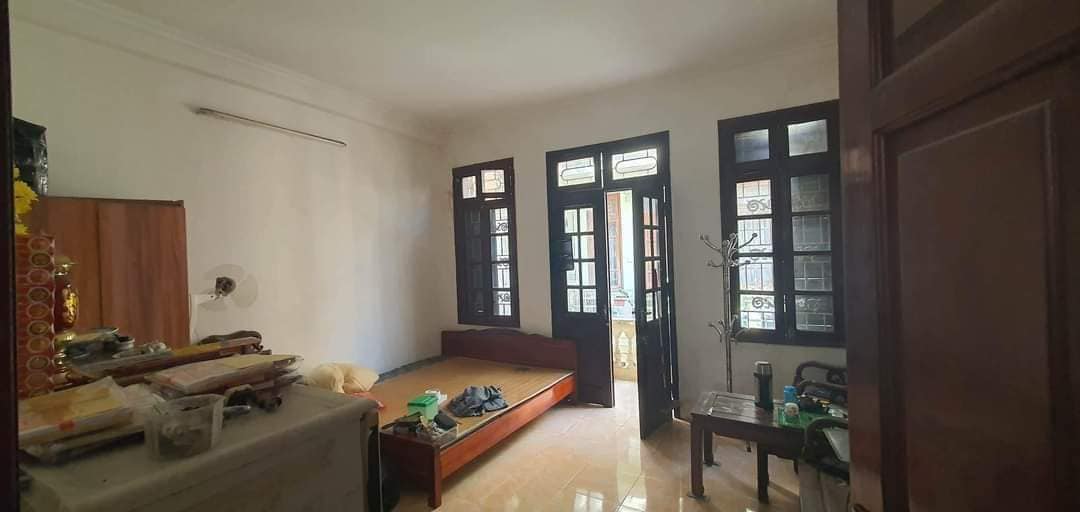 Sốc Hai Bà Trưng, Ô TÔ VÀO NHÀ, Ô TÔ ĐỖ CỬA; S100m, 3 tầng; 8.2 tỷ.