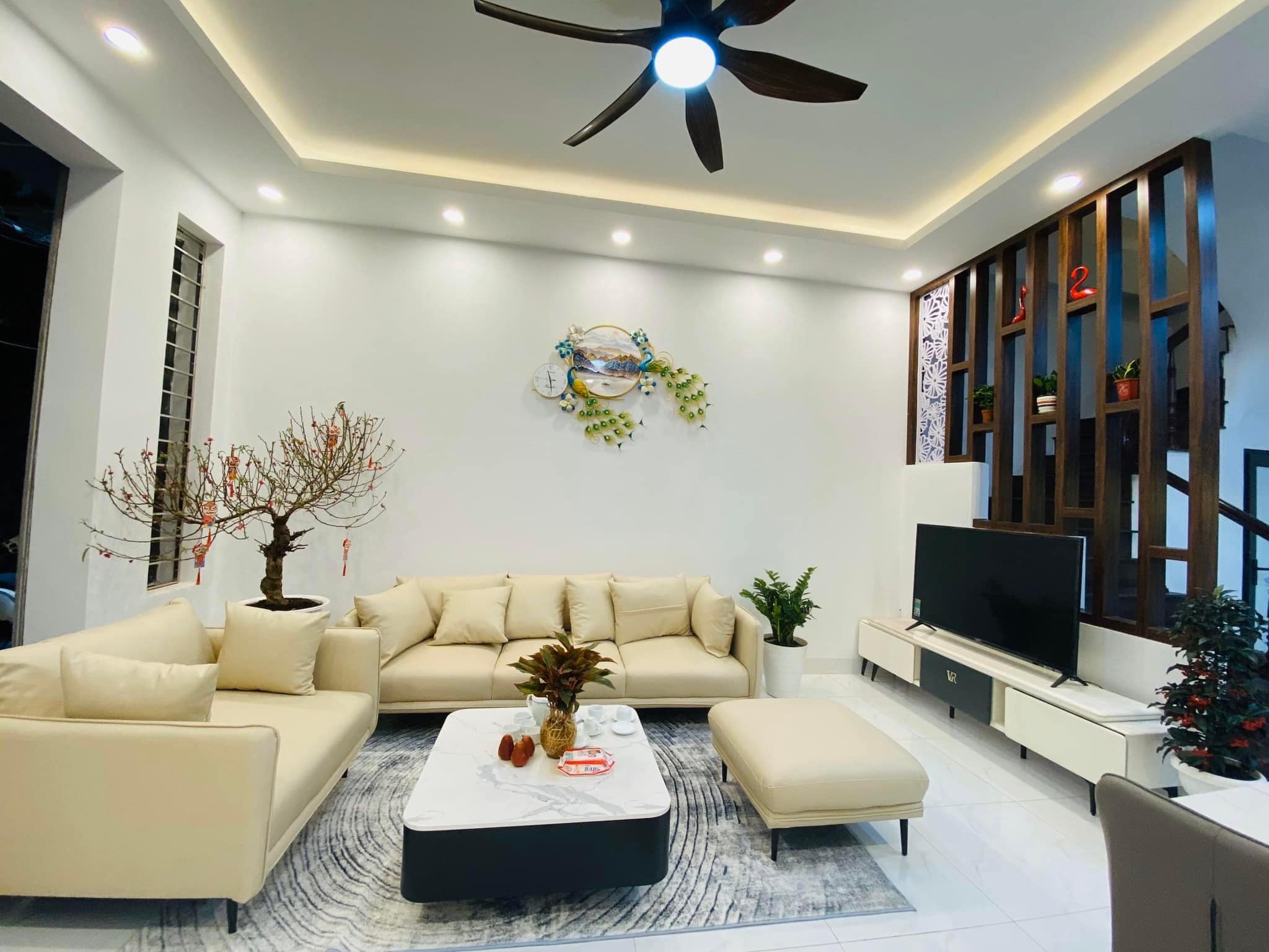 BÁN NHÀ 5 TẦNG PHỐ NGUYÊN HỒNG, PHÂN LÔ, Ô TÔ THÔNG, GẦN PHỐ, KINH DOANH.