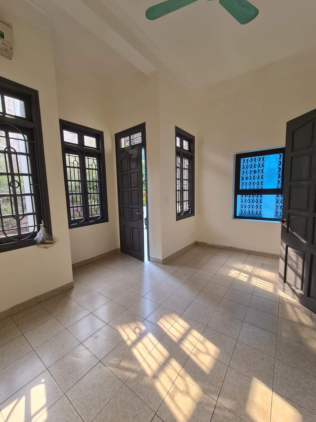 Cần bán nhà ở Vũ Ngọc Phan, 62m2, 4 tầng, lô góc 3 thoáng, Đống Đa, ở sướng, 6.8 tỷ