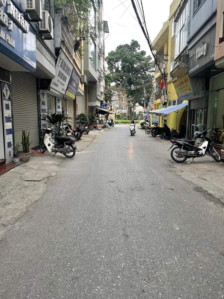 BÁN NHÀ SÁT TÂY HỒ - LÔ GÓC 3 THOÁNG - Ô TÔ ĐỖ CỬA - KINH DOANH 42M2 X 5 TẦNG