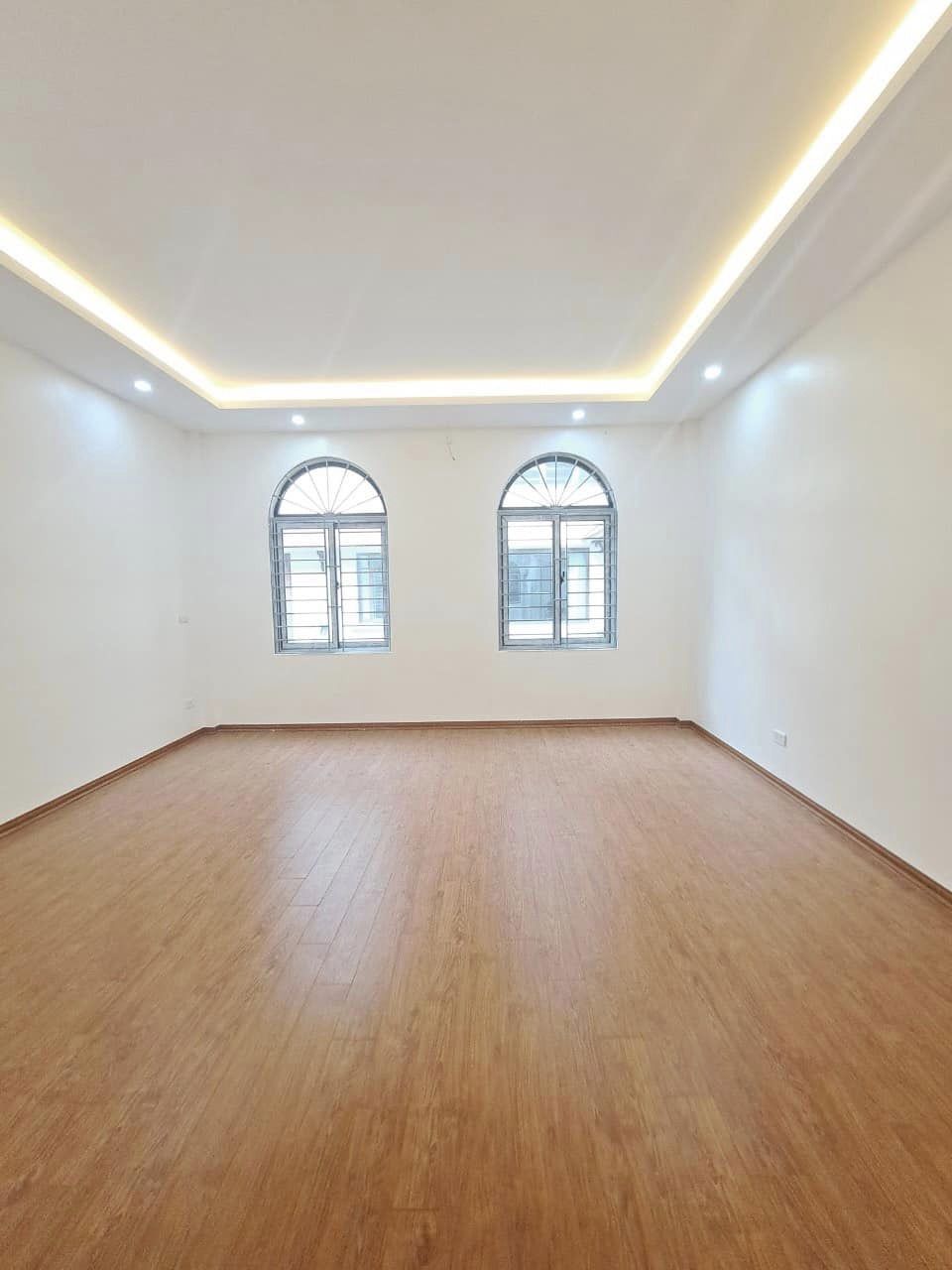 NHÀ ĐẸP Ở LUÔN- 2 MẶT THOÁNG - 10M RA Ô TÔ - VIEW TRƯỚC NHÀ THOÁNG ĐẸP LẮM.