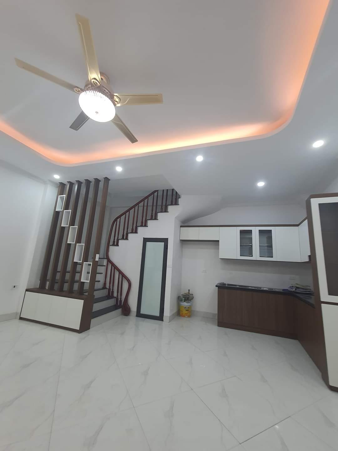 Bán Nhà Hàng Xóm Uỷ Ban Tứ Hiệp, Ôtô Đỗ Cổng, 42m5T giá chỉ nhỉnh 3 tỷ