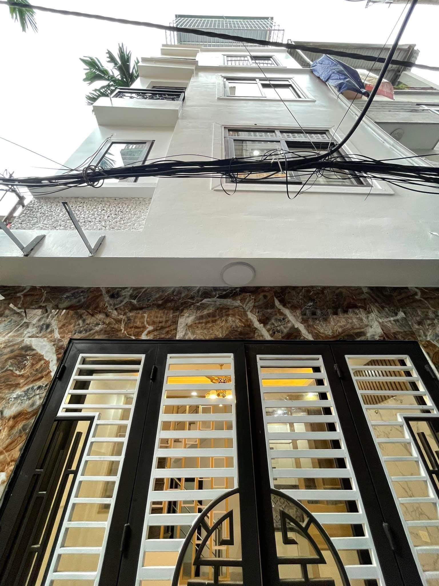 Bán nhà Hoàng Hoa Thám, Ba Đình, lô góc 2 mặt thoáng, vài bước ra phố. Giá 5.5 tỷ