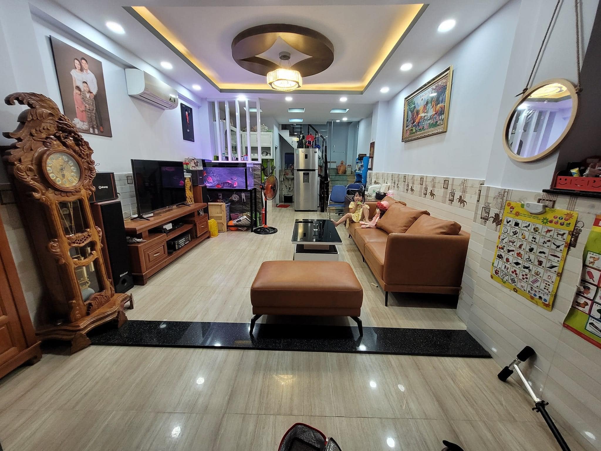 NHÀ ĐẸP LẠC LONG QUÂN-CĂN GÓC MÁT MẺ- VUÔNG VỨC- 40M2-NGAY P9 HIẾM NHÀ BÁN