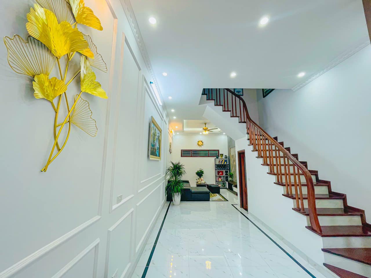 Bán Nhà Phố Hoa Bằng Cầu Giấy 42m2 x 5 Tầng x MT 4m 7.5 Tỷ.Kinh Doanh. Ngõ Thông.